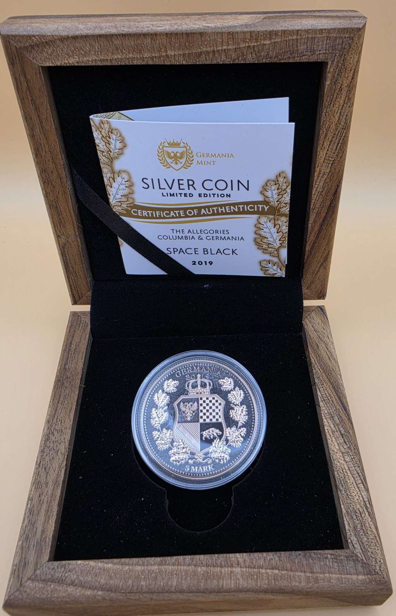 ermania Mint 2019 – The Allegories | Columbia & Germania | Space Black & Pink Gold | 1 oz Silber | 5 Mark – Bild 3