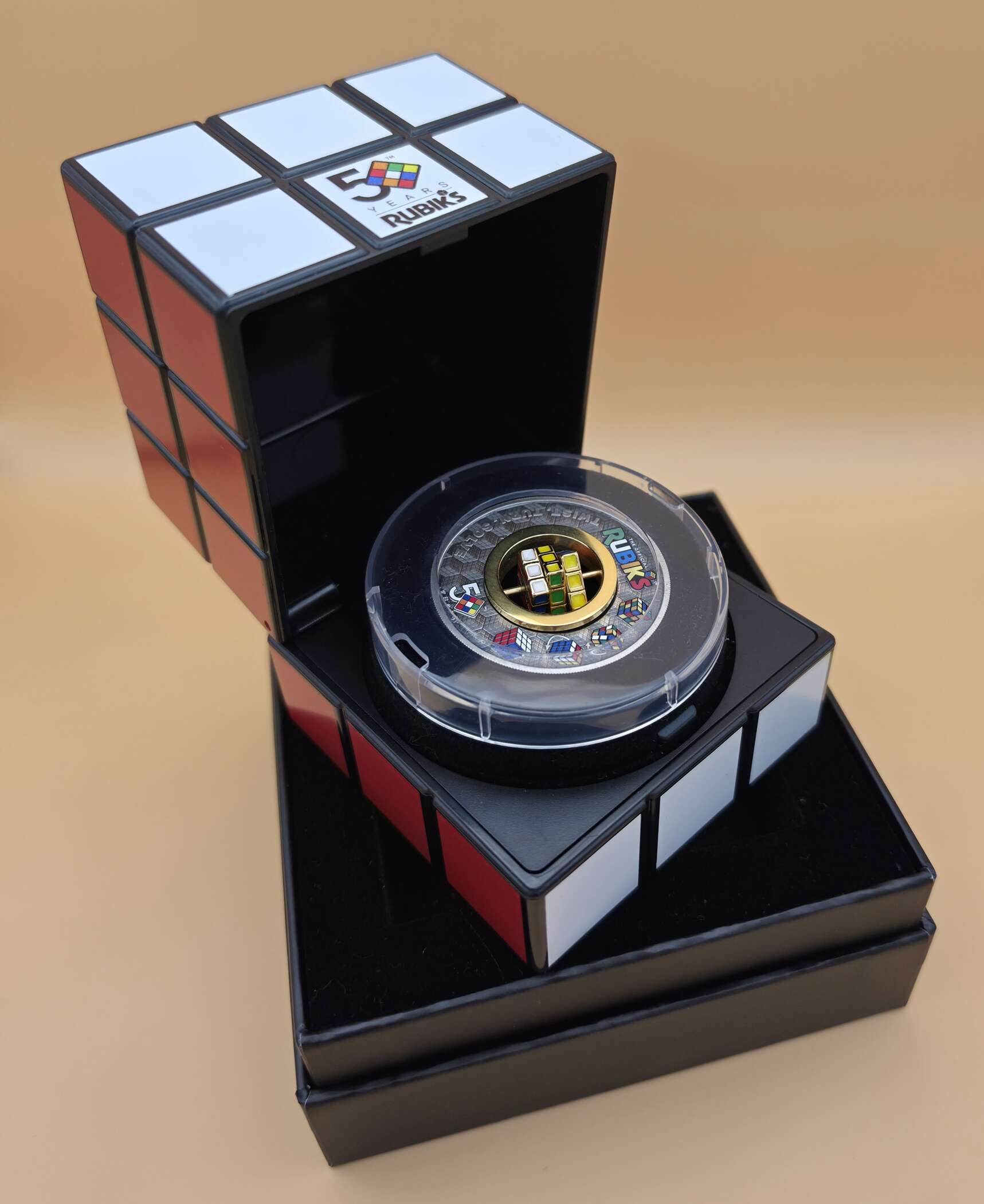 Tuvalu 2024 – Rubik’s Cube 50th Anniversary – 2 oz Silver Antiqued Coloured Coin – Limitierte Auflage 3000 Stück – Bild 4