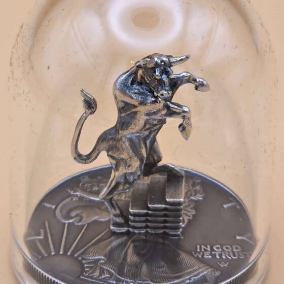 „American Silver Eagle 2024 mit 3D Bull-Figurine“