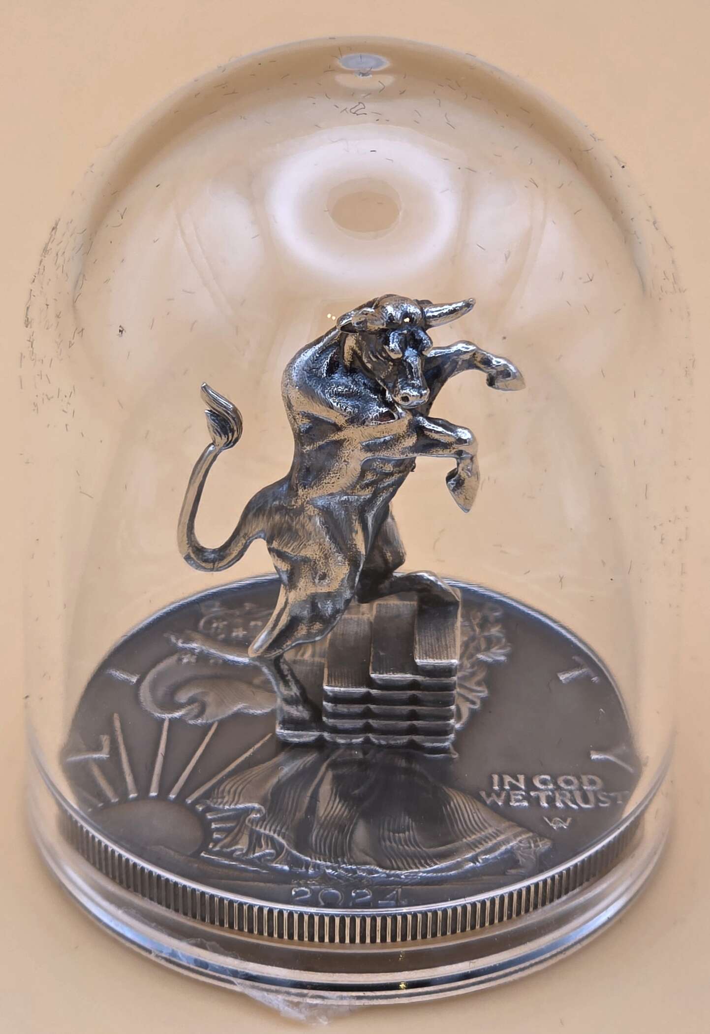 „American Silver Eagle 2024 mit 3D Bull-Figurine“