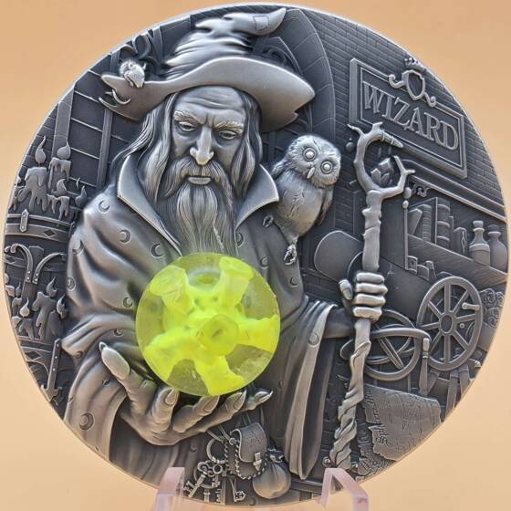 - „Cameroon 2023 Wizard 2 oz Silbermünze mit 3D‑Insert und Antique Finish“