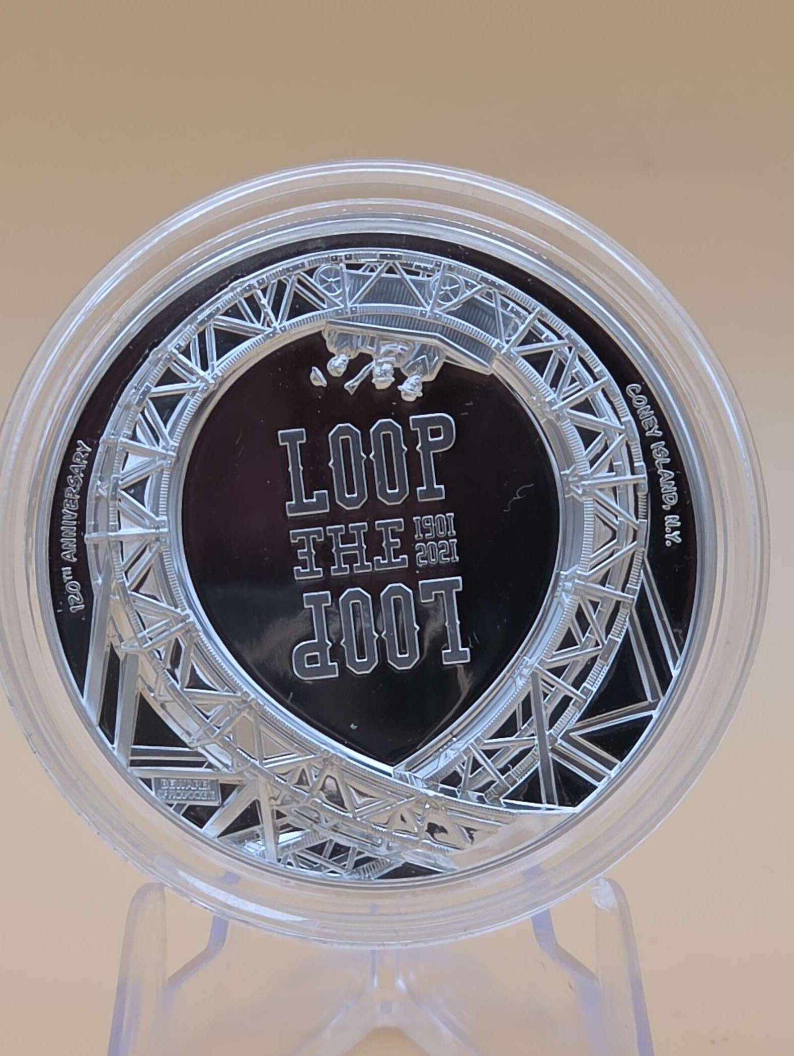 Silbermünze „Loop the Loop“ Cook Islands 2021 in Proof-Qualität mit Präsentationskarte zum 120. Jubiläum der Coney-Island-Achterbahn.